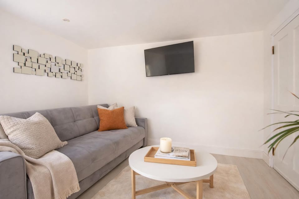 The Parade Gardens Lookout- Skyline Views Central Bath Apartment in Bath