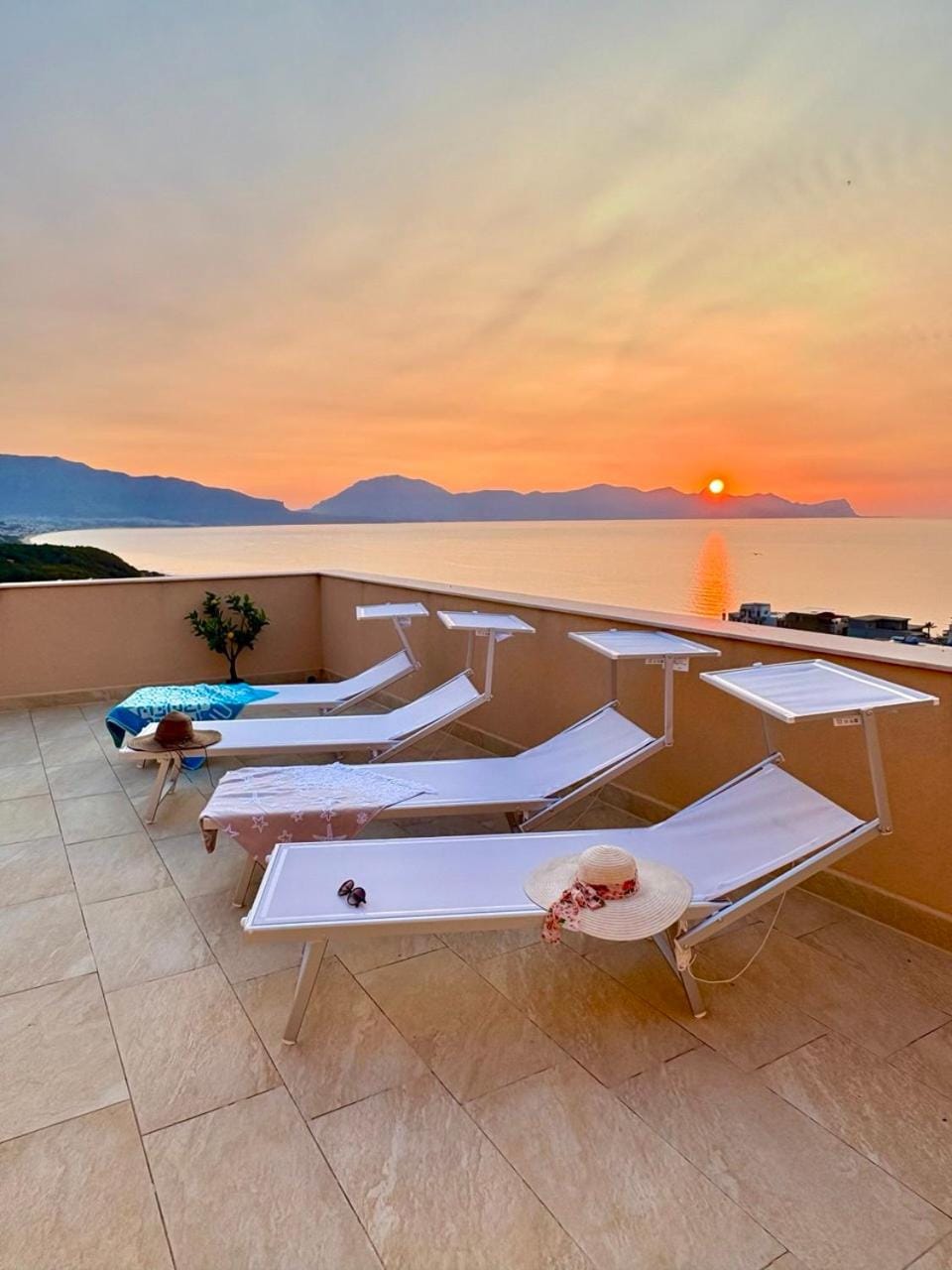 Solarium, View (from property/room), Balcony/Terrace, Evening entertainment, Sunset, sunbed