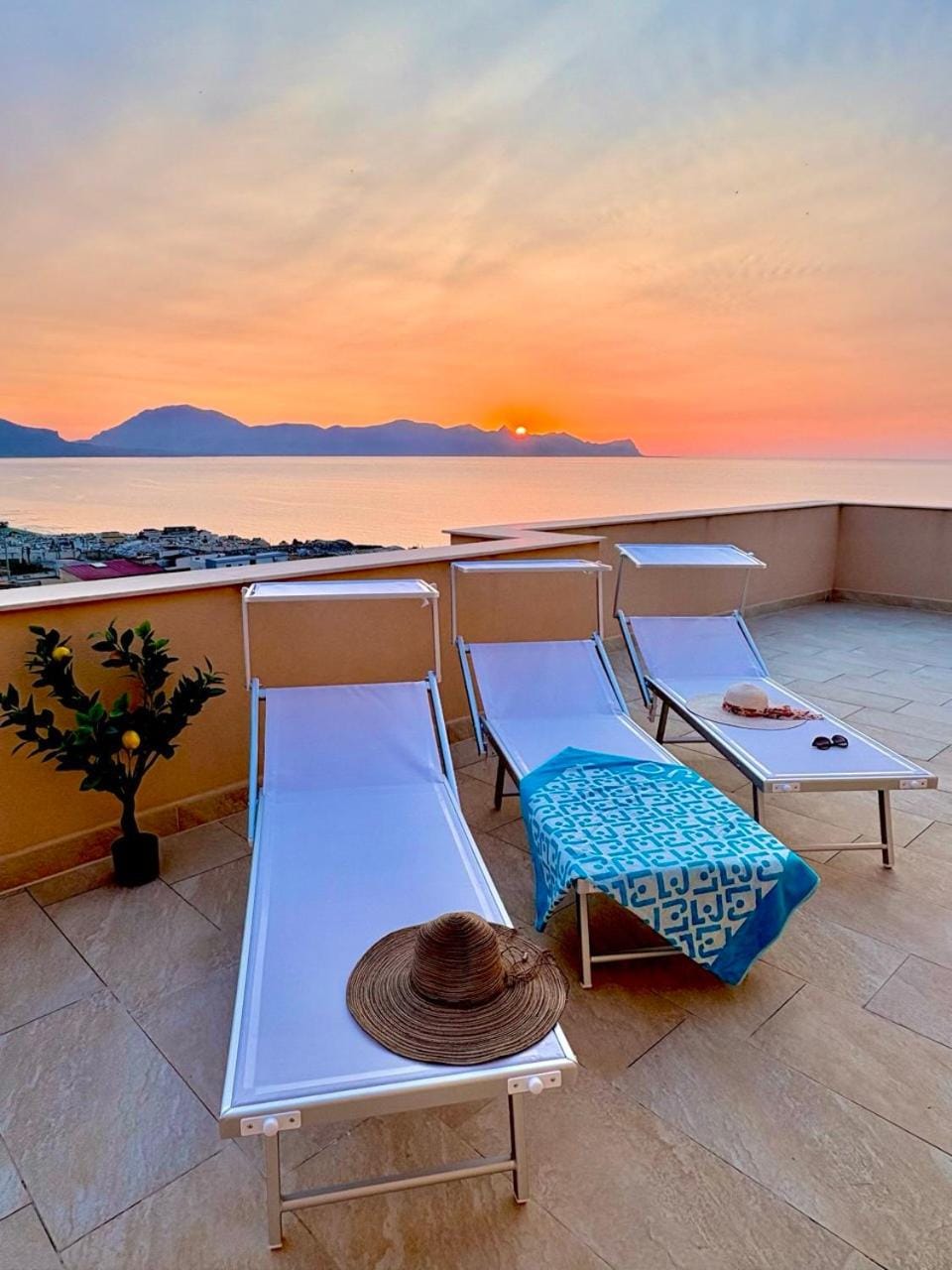 Solarium, View (from property/room), Balcony/Terrace, Evening entertainment, Sea view, Sunset, sunbed