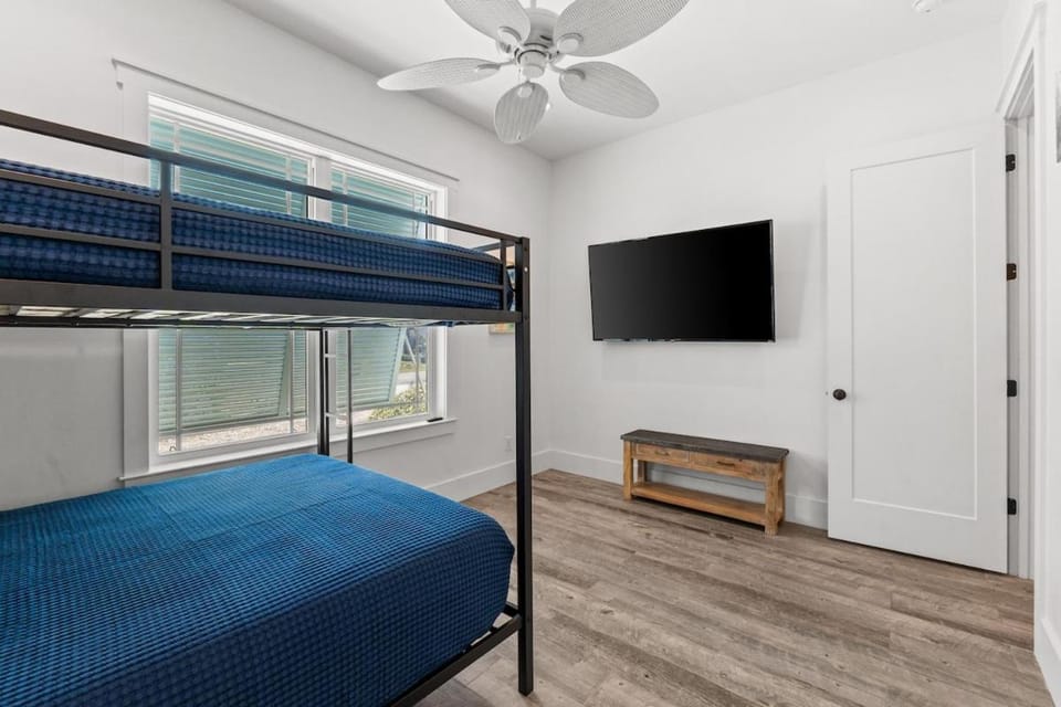 Marlin - 3 Min To Beach - Swim Spa - Fire Pit - Games House in Sunnyside