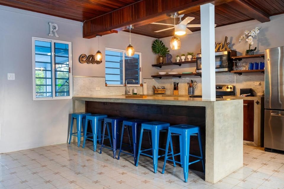 Rusty Blue 3br Modern House by Airport up to Slps 14 House in Belize District