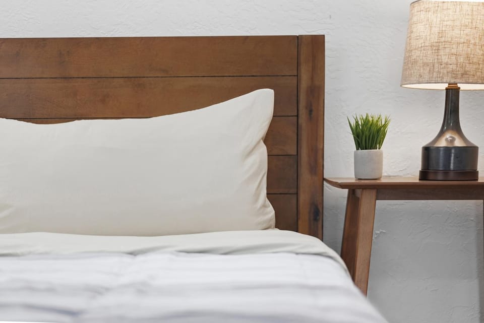 Dormont, Pittsburgh !A Spacious and Modern Private Bedroom with Shared Bathroom Vacation rental in Mount Lebanon