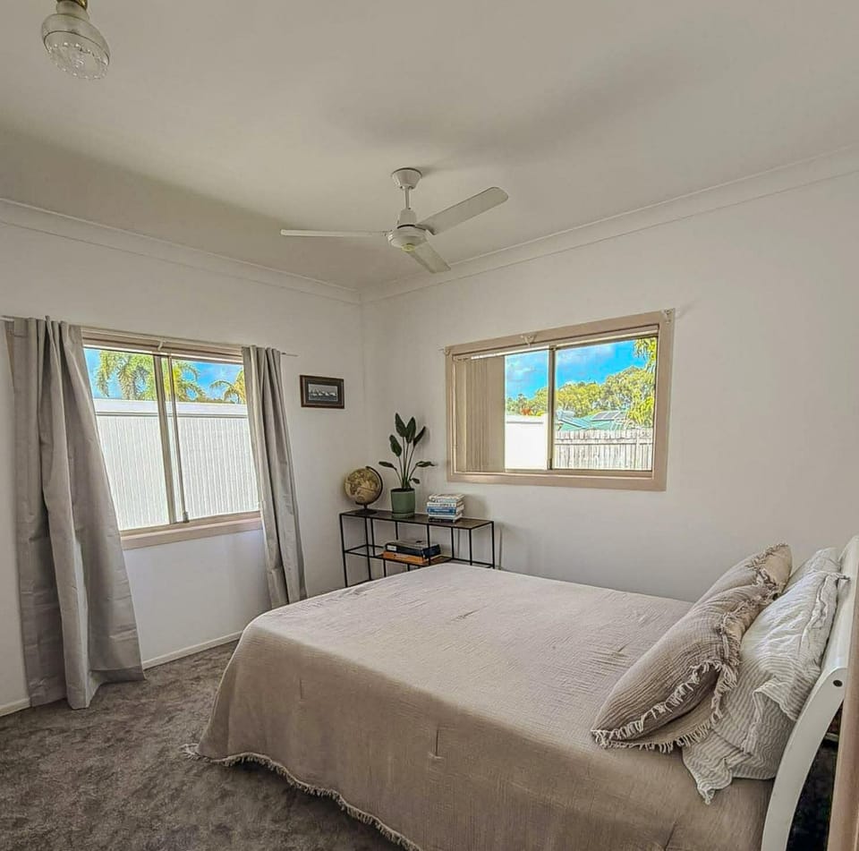 Bed, View (from property/room), Photo of the whole room, Bedroom