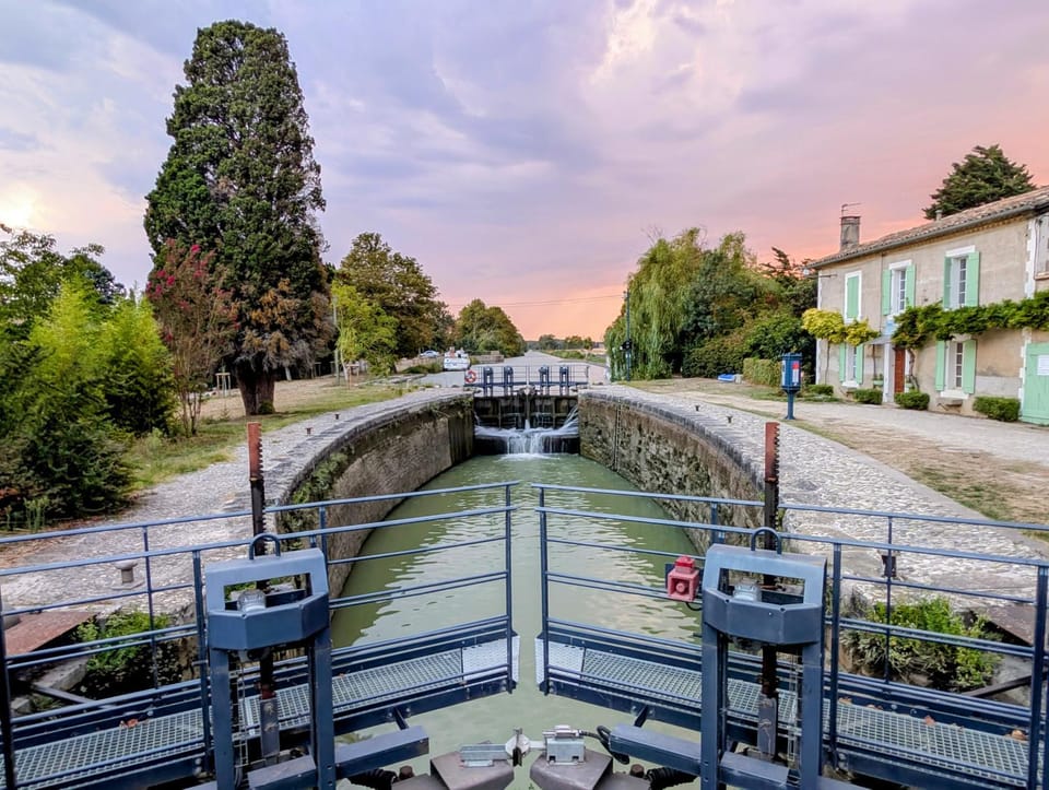 Séjour Détente avec son spa privatif proche de la Cité de Carcassonne et du Canal du Midi Bed and Breakfast in Occitanie