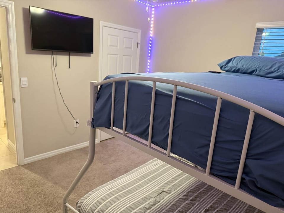 Great location and amenities Chalet in Cape Coral