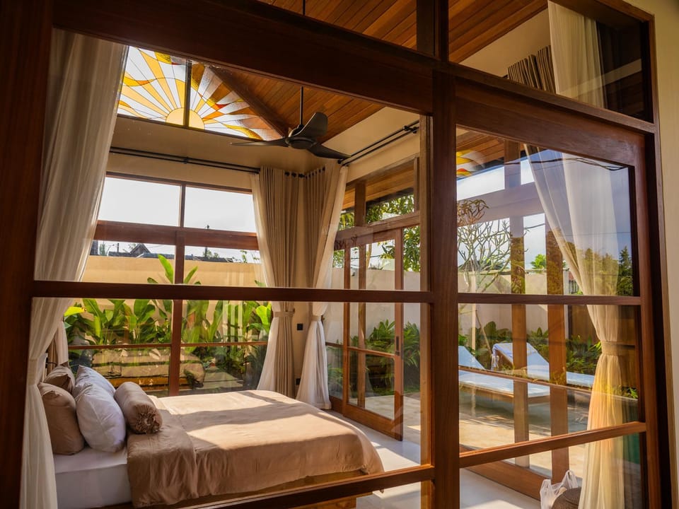 Bed, Day, Garden, Photo of the whole room, Bedroom, Garden view