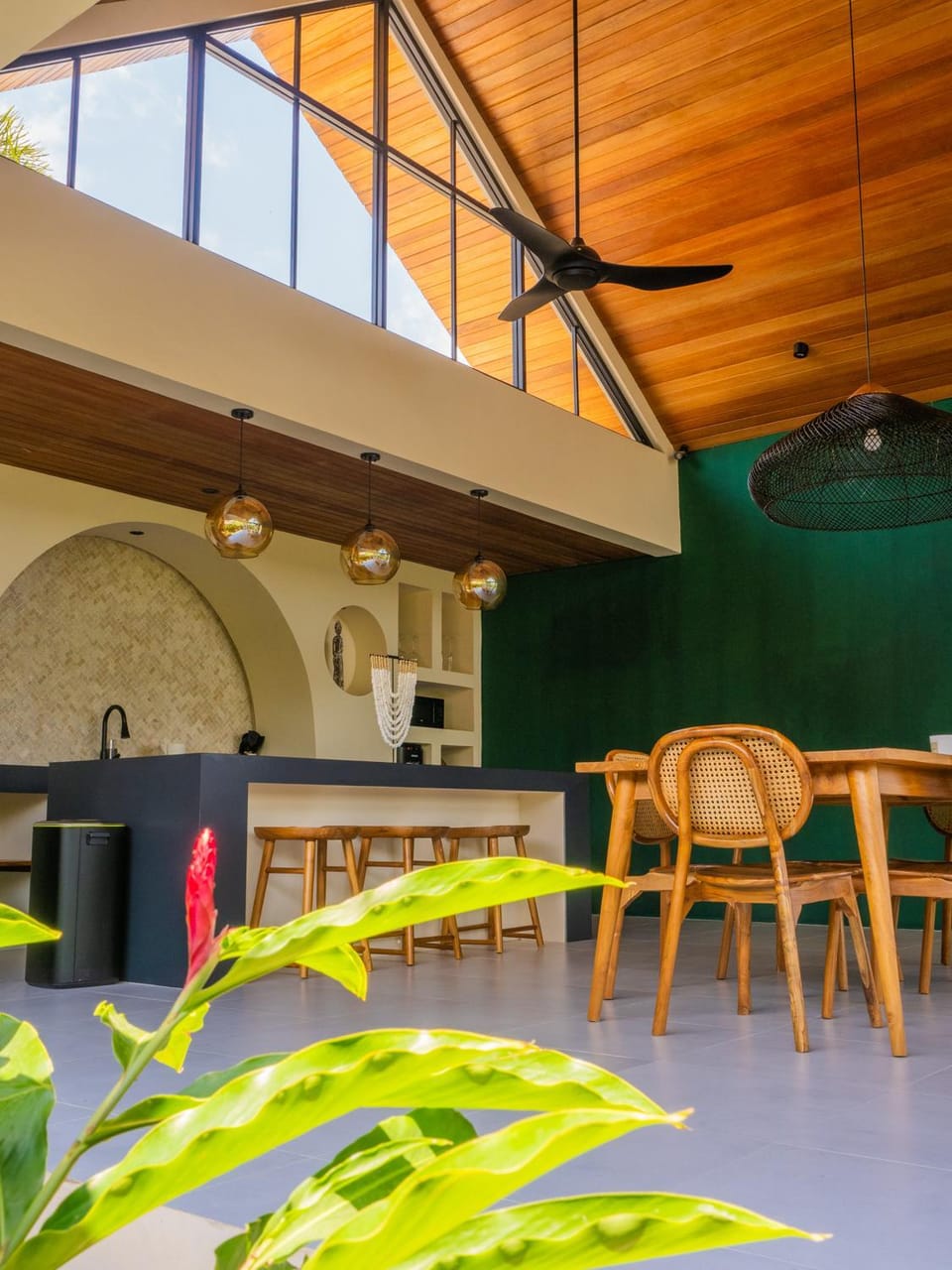Kitchen or kitchenette, Seating area, Dining area