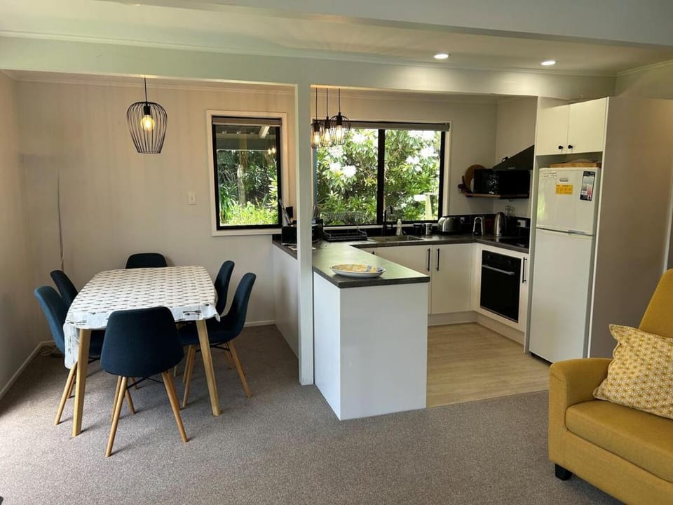 Kitchen or kitchenette, Dining area, dishwasher, oven, stove