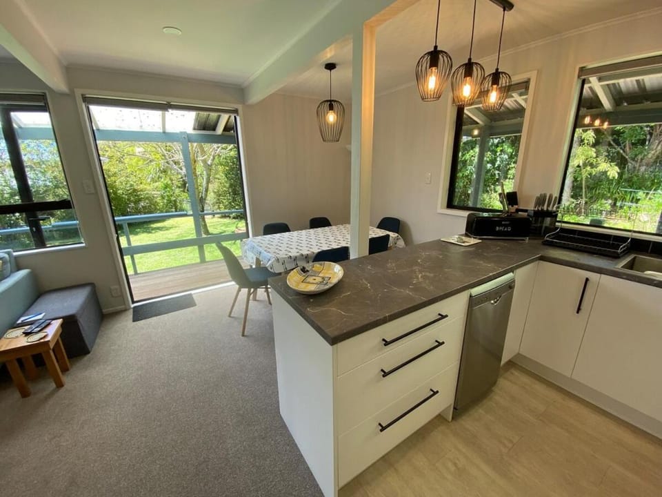 Kitchen or kitchenette, Dining area, stove