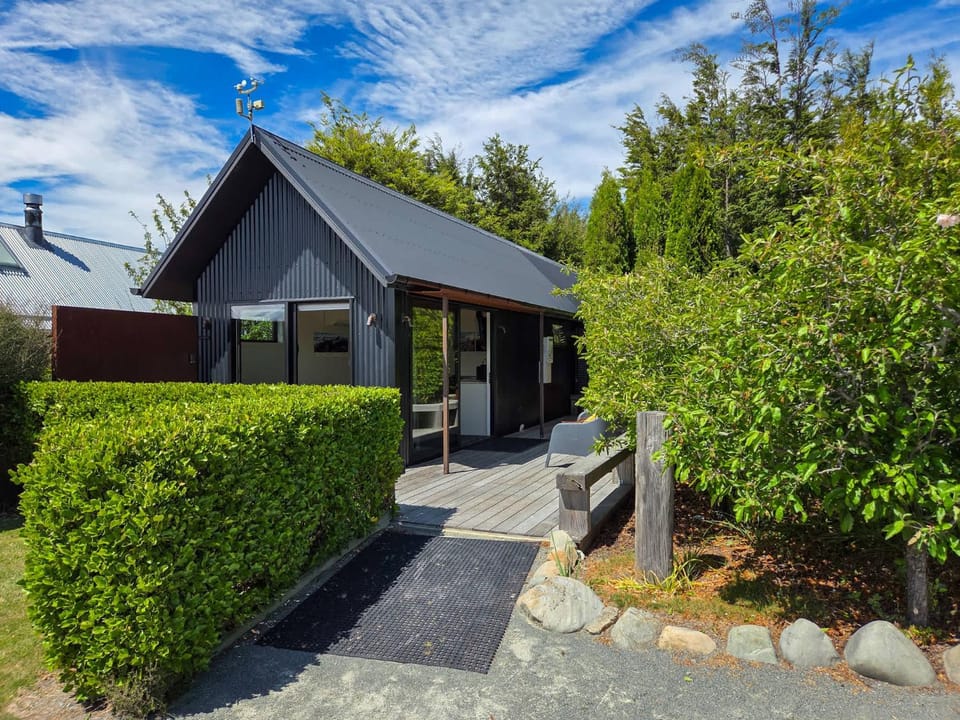 The Black BeechHouse - Starfall -Luxury Cedar Tub House in Lake Tekapo