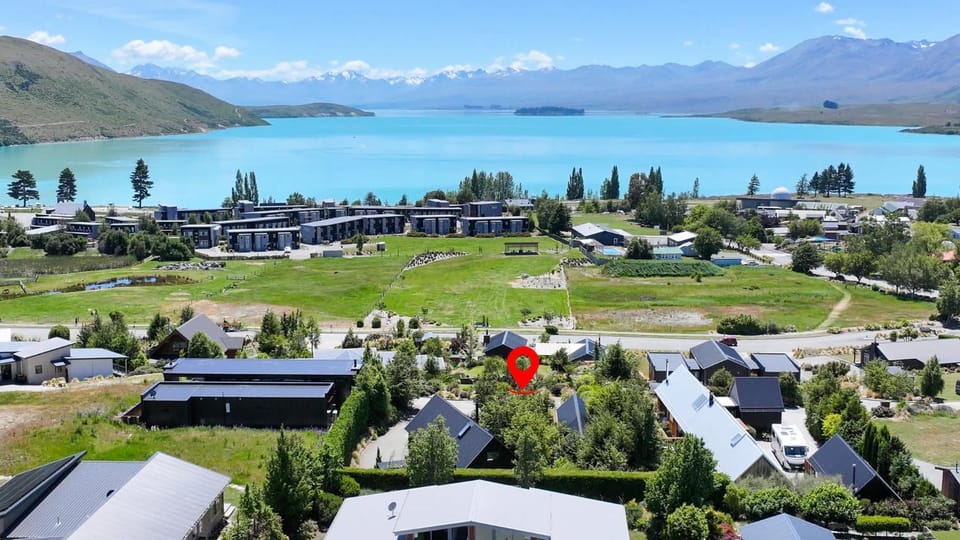 The Black BeechHouse - Starfall -Luxury Cedar Tub House in Lake Tekapo