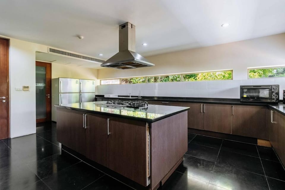 Kitchen or kitchenette, kitchen
