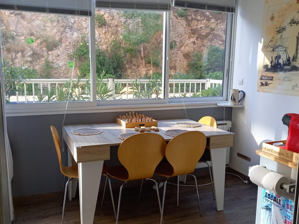 T2 de Charme avec Terrasse et Parking à Sète - FR-1-472-217 Apartment in Occitanie
