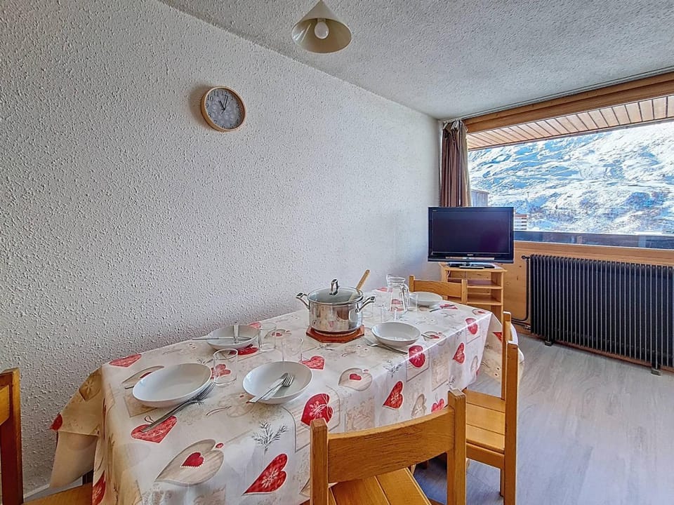 Appartement spacieux - 6 pers., pied des pistes - FR-1-344-1337 Apartment in Les Allues