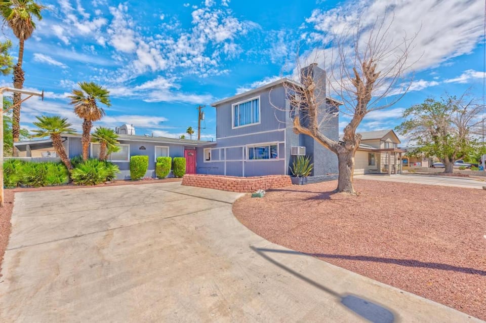 Close to the stripamazing pool! House in Las Vegas