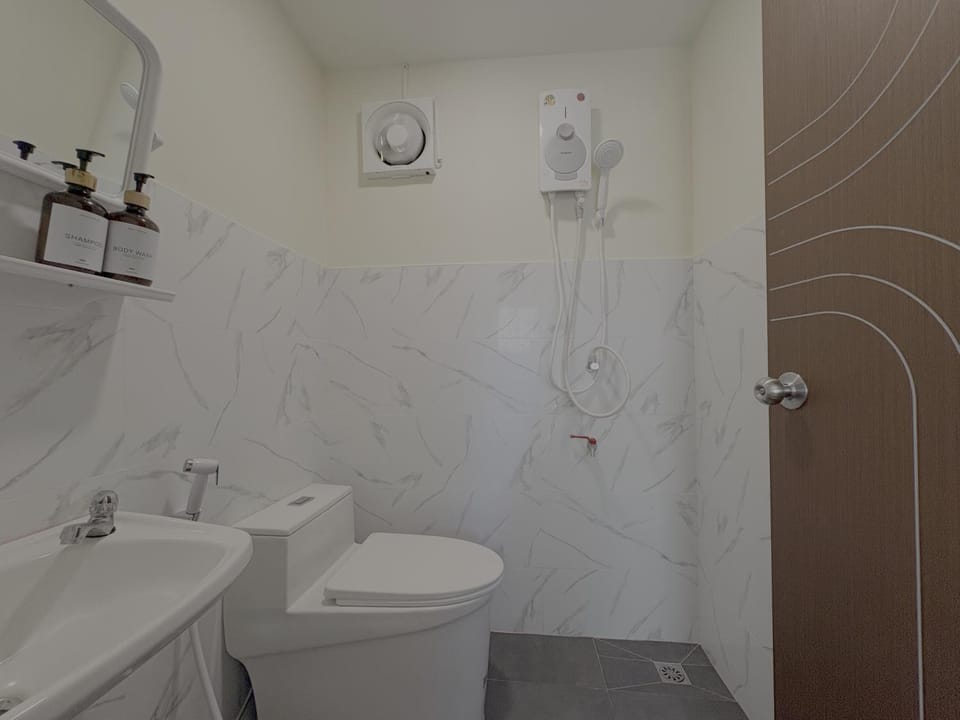 Shower, Toilet, Bathroom