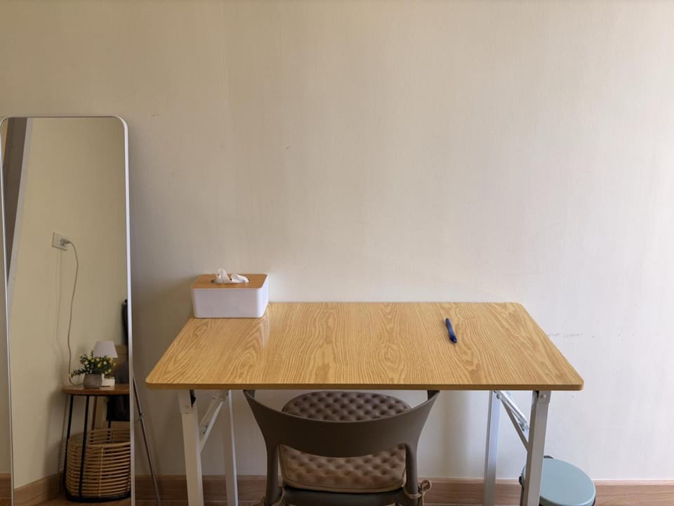 Business facilities, furniture