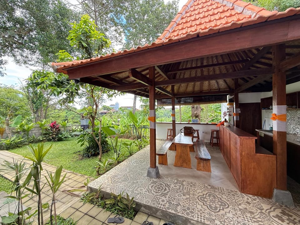 Puri Lepang Riverside Villa in Sukawati