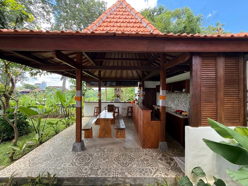 Puri Lepang Riverside Villa in Sukawati