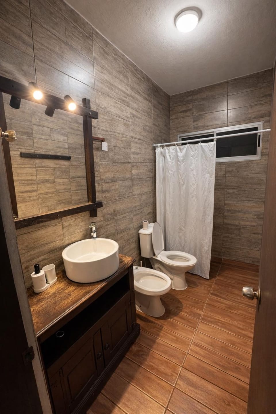 Refugio del bosque - Casa con jacuzzi descanso en Piriapolis House in Piriápolis