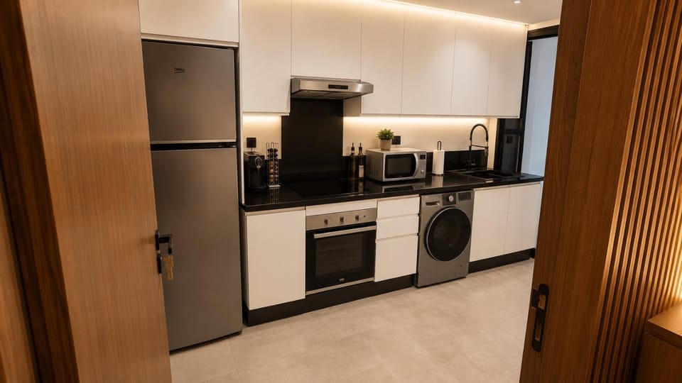 Coffee/tea facilities, Kitchen or kitchenette, oven, stove