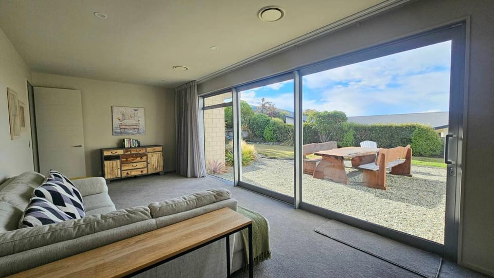 Living room, Garden view