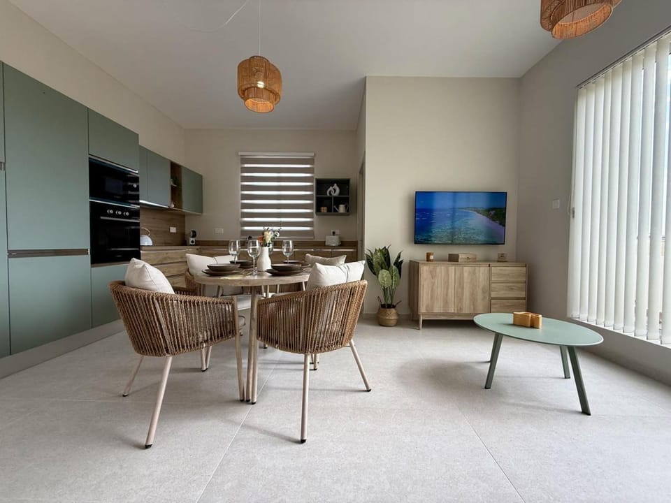 TV and multimedia, Living room, Dining area