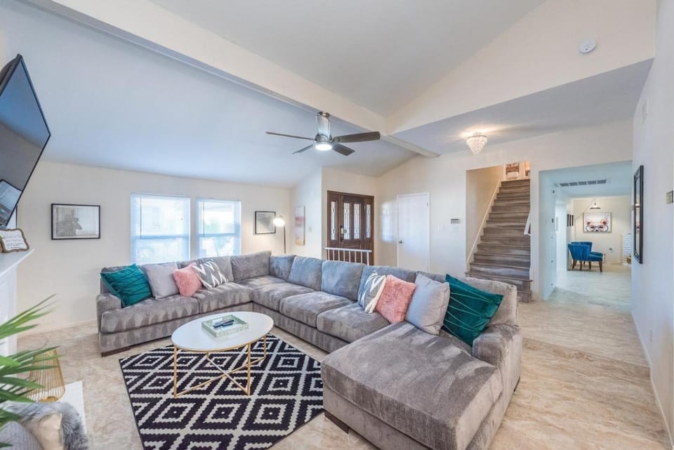 Your Dream Home up to 12 people House in Green Valley North
