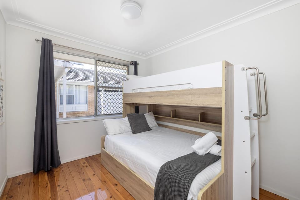 Bedroom, bunk bed, towels