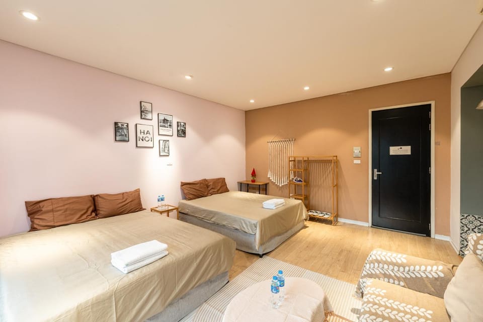 Vietnam Travelers Home 4 - Spacious Bathtub & Cozy Private Balcony Apartment in Hanoi