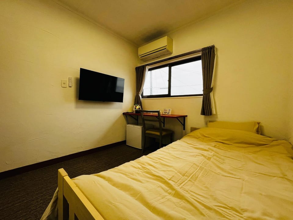 Bed, Photo of the whole room, air conditioner