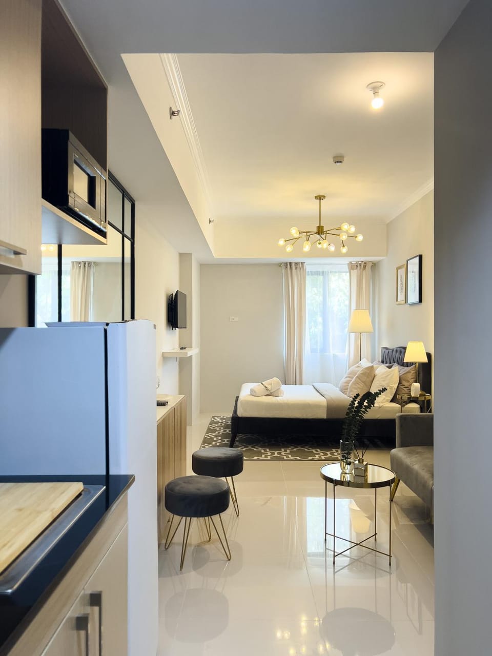 Bed, TV and multimedia, Kitchen or kitchenette, Living room, Photo of the whole room, Seating area, Dining area, Bedroom, minibar, pet friendly, stove
