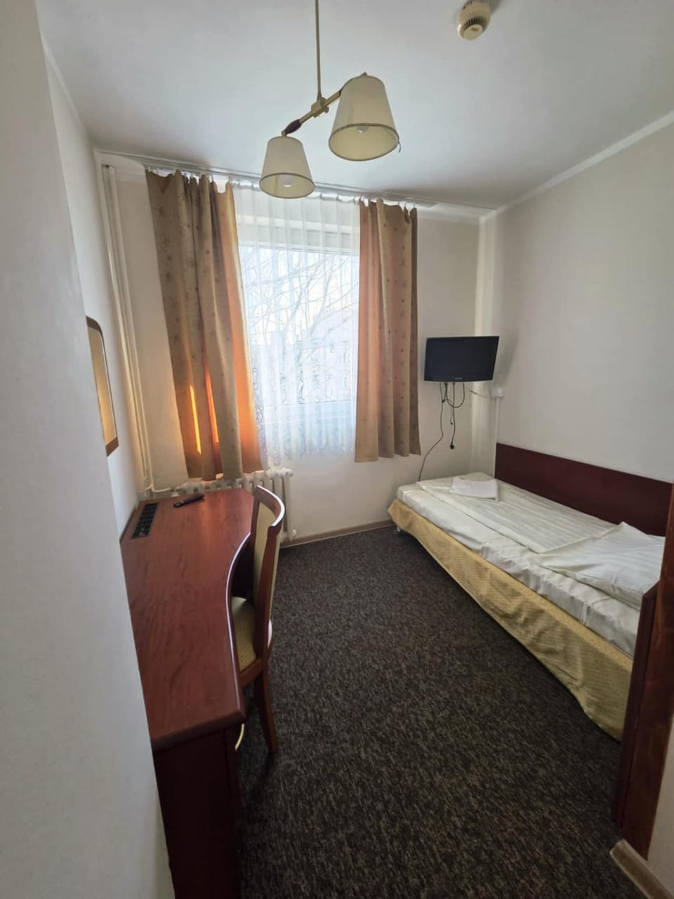 Bed, TV and multimedia, Photo of the whole room