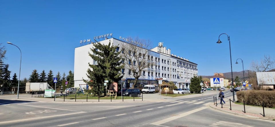 Property building, Neighbourhood, Location