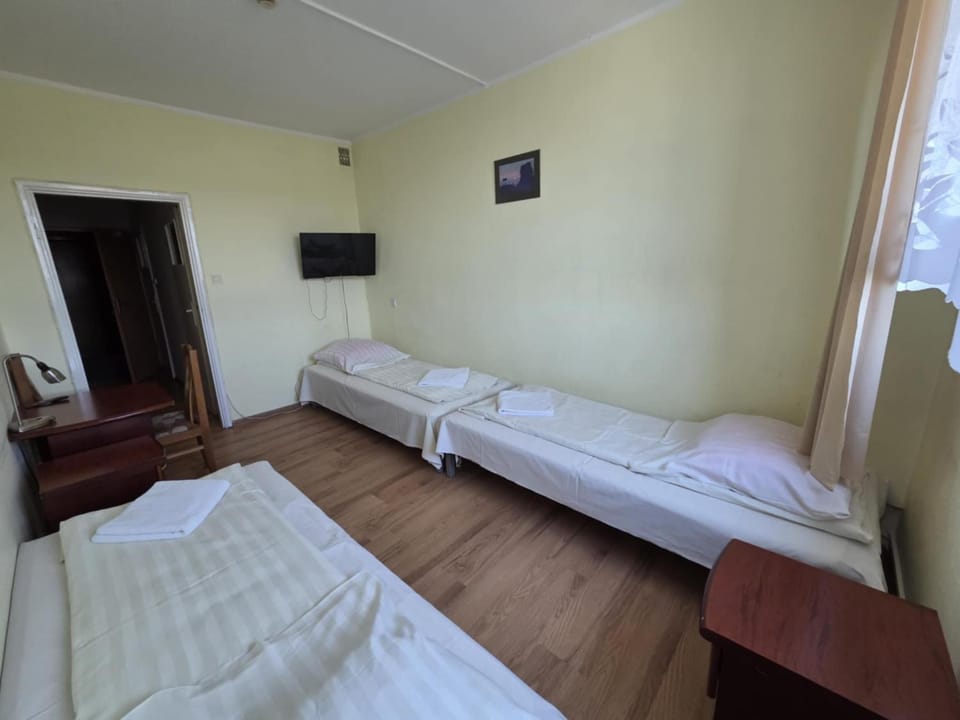 Bed, TV and multimedia, Photo of the whole room