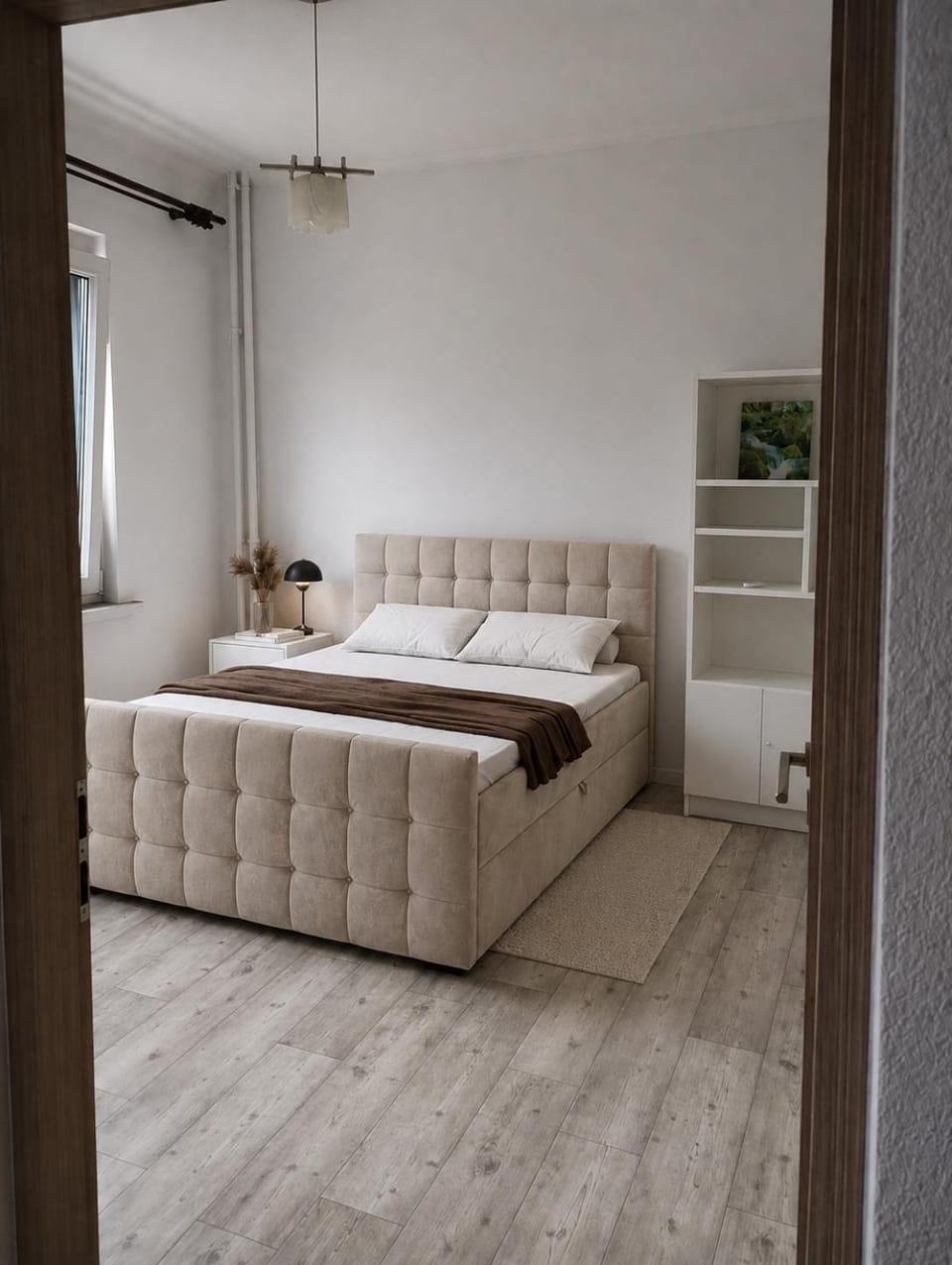 Bed, Photo of the whole room, Seating area, Bedroom