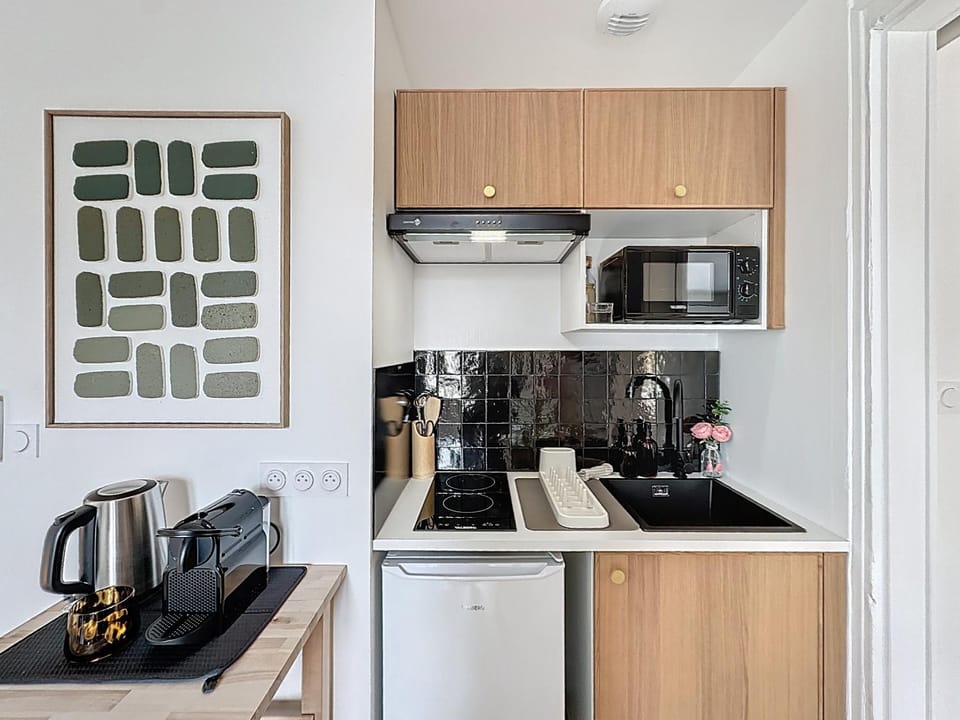 Kitchen or kitchenette, stove, kitchen