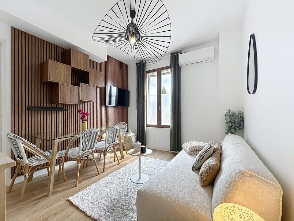 TV and multimedia, Living room, Dining area