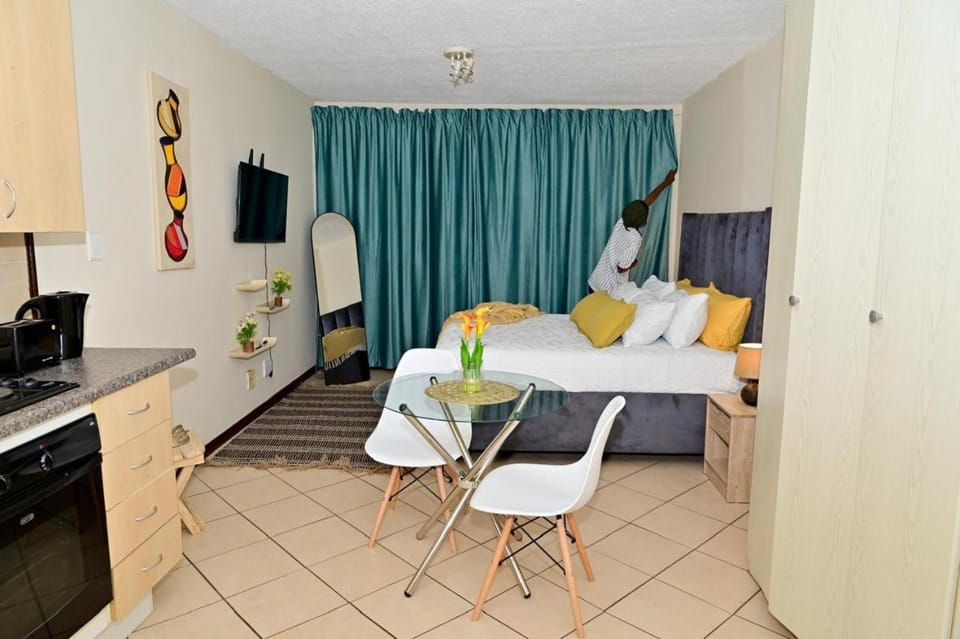 Cozy Comfortable Apartment with pool Apartment in Pretoria