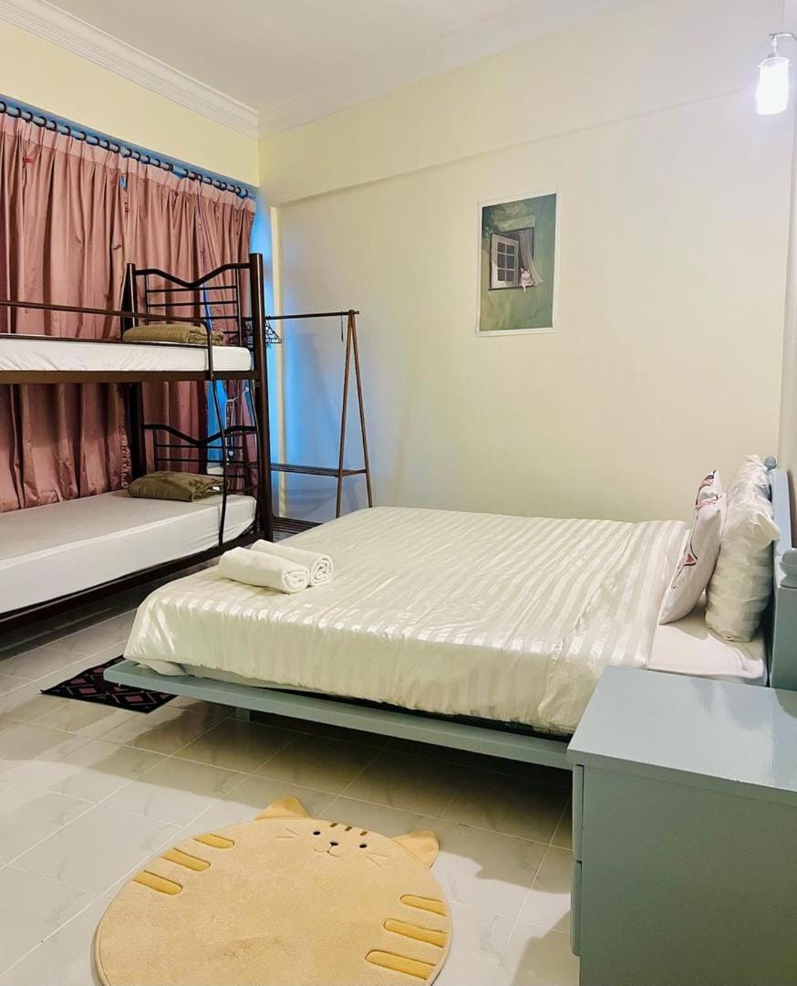 Cathouse-Roamia Retreat-Spacious & Cozy 3 BHK Family Home - Sleeps 8 Apartment in Kedah