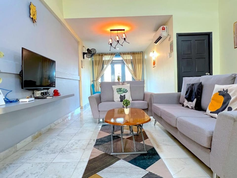 Cathouse-Roamia Retreat-Spacious & Cozy 3 BHK Family Home - Sleeps 8 Apartment in Kedah