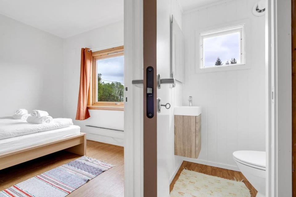 Bathroom, Bedroom