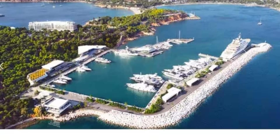 Vouliagmeni Square Residence Elegant Riviera Stay Apartment in Vouliagmeni