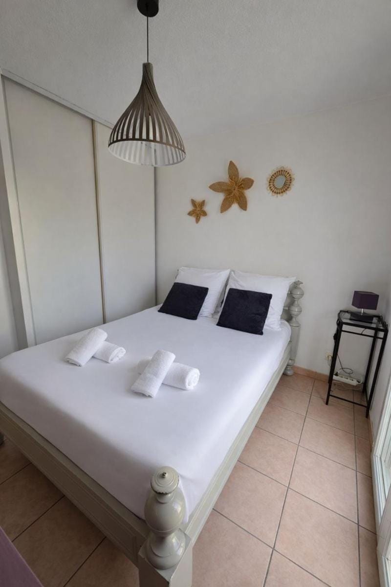 Marine Les Pins - T2, 4P, Terrasse, PK, Plages Apartment in Antibes