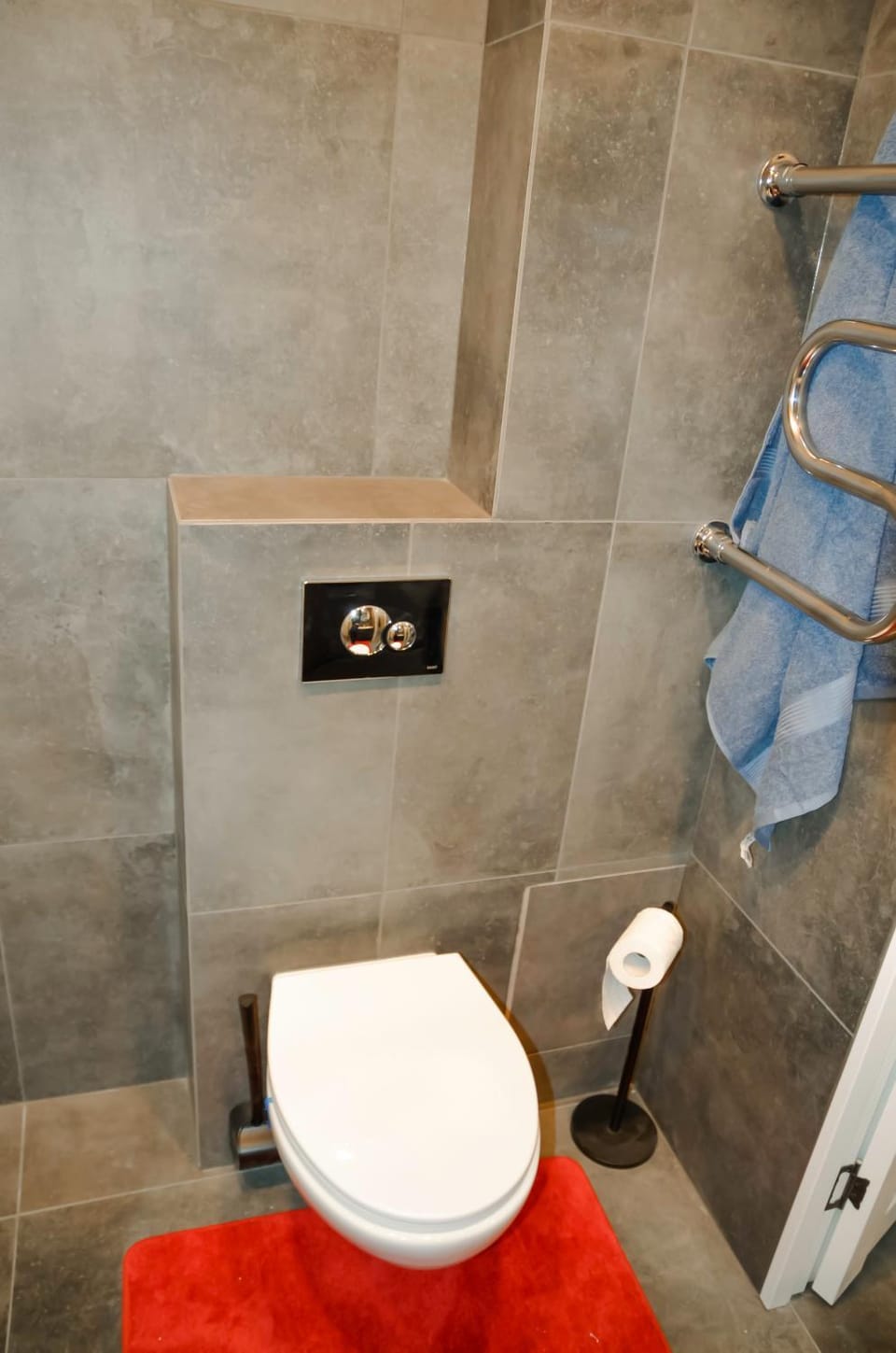 Toilet, Bathroom, towels