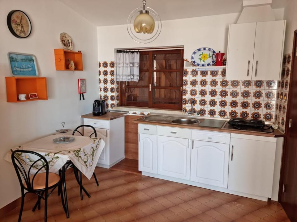 Casa Nelinha by Rosado House in Luz