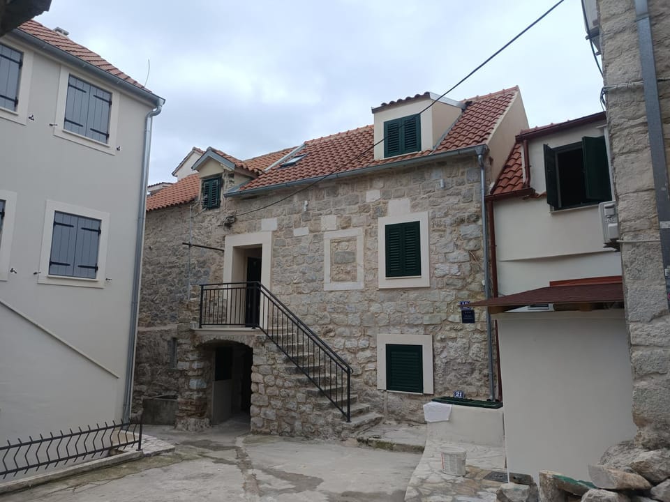 Property building, Location