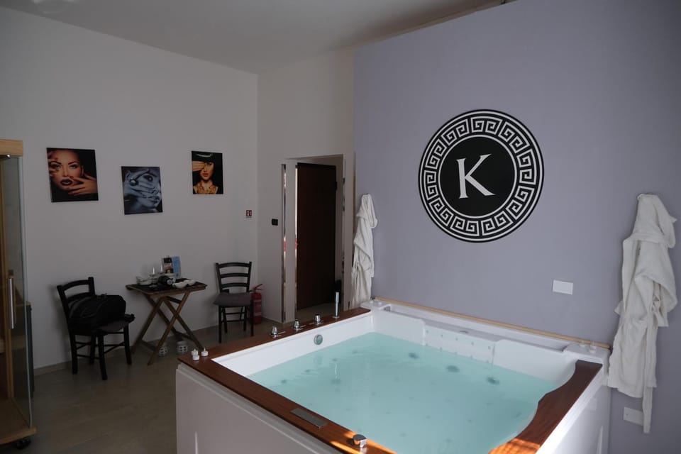 Kosmosuite con sauna e idromassaggio in camera Apartment in Brindisi