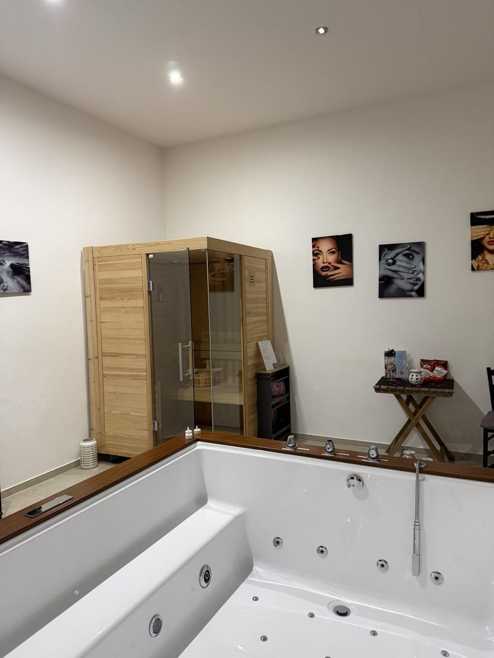 Kosmosuite con sauna e idromassaggio in camera Apartment in Brindisi