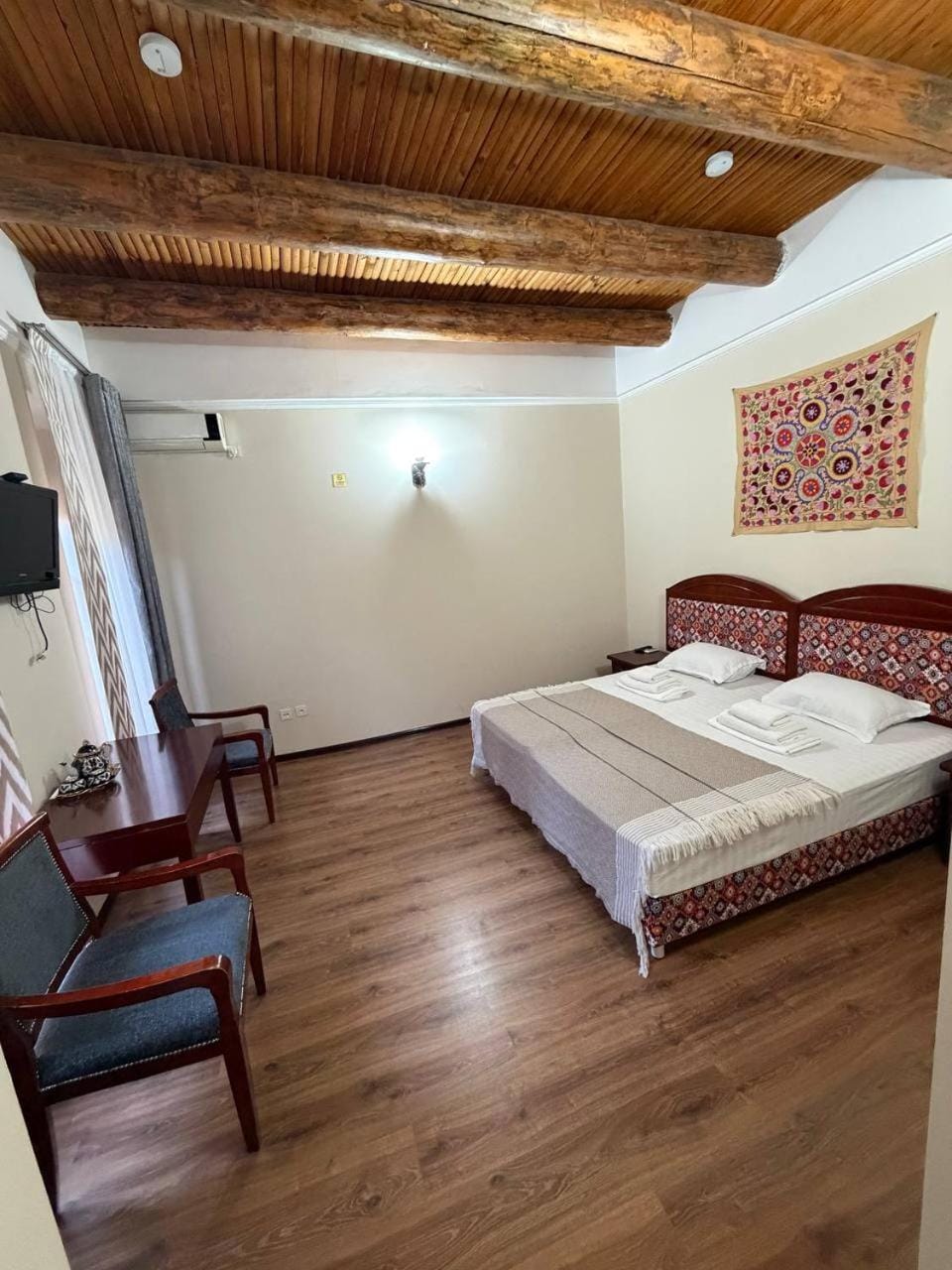 Shower, Toilet, Bed, TV and multimedia, View (from property/room), Bedroom, bunk bed, hair dryier, towels, wardrobe